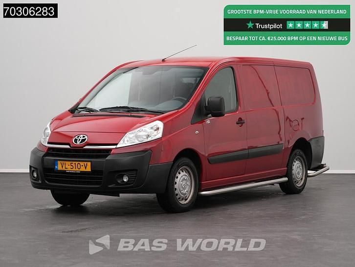 Rood Occasion 2015 Toyota Proace MPV | € 5.700 (Eerlijke prijs) - Afbeelding 1/4