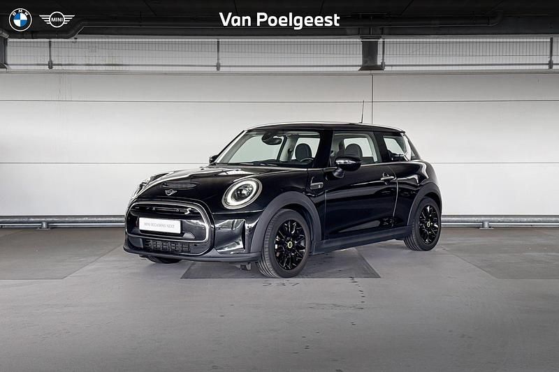 Midnight black ii Gebruikt 2022 Mini Cooper Essential Hatchback | € 18.900 (Eerlijke prijs) - Afbeelding 1/4