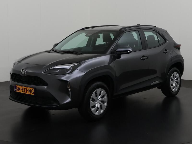 Grijs Gebruikt 2024 Toyota Yaris Cross Business Edition SUV | € 26.895 (Goede deal) - Afbeelding 1/4