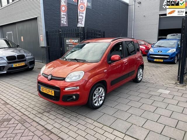 Rood Occasion 2012 Fiat Panda Lounge Hatchback | € 2.999 (Goede deal) - Afbeelding 1/4