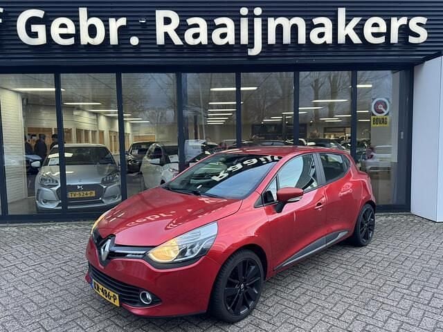 Rood Occasion 2016 Renault Clio IV Dynamique Hatchback | € 4.900 (Goede deal) - Afbeelding 1/4