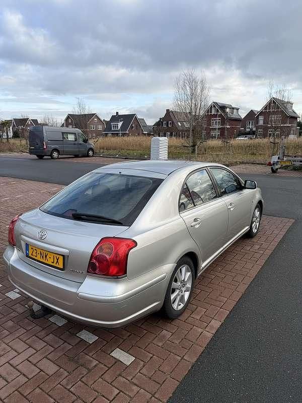 Occasion Toyota Avensis Luna 129 PK (94 kW) 2003 Zilver Hatchback