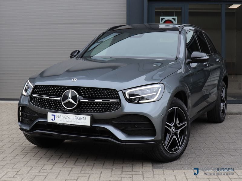 Grijs Gebruikt 2022 Mercedes GLC300e AMG SUV | € 51.850 (Eerlijke prijs) - Afbeelding 1/4