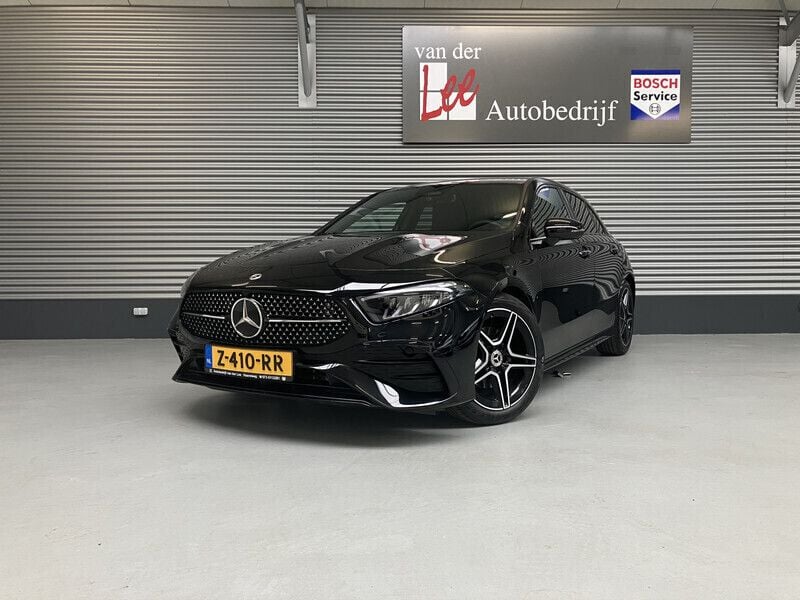 Zwart Gebruikt 2023 Mercedes A200 AMG line Hatchback | € 36.950 - Afbeelding 1/4