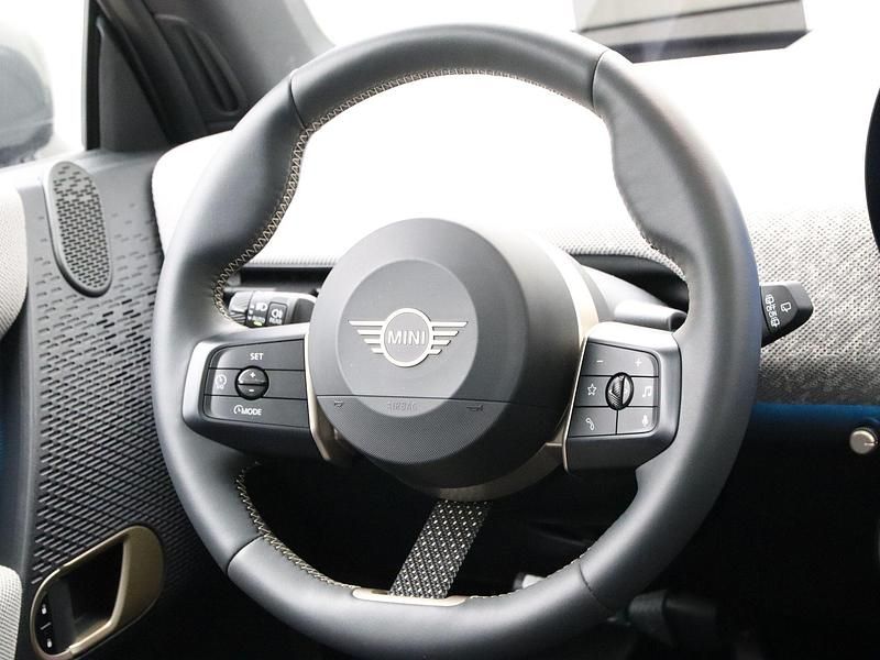 Occasion Mini Cooper SE Favoured 160 kW (218 PK) 2024 Zwart Hatchback