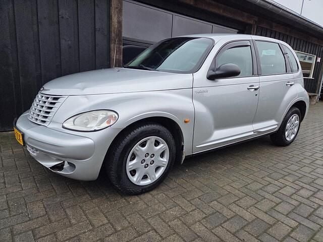 Grijs (metallic) Occasion 2001 Chrysler PT Cruiser Clasic Hatchback | € 995 (Goede deal) - Afbeelding 1/4