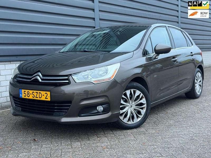 Bruin (metallic) Occasion 2012 Citroën C4 Tendance Hatchback | € 4.450 (Eerlijke prijs) - Afbeelding 1/4