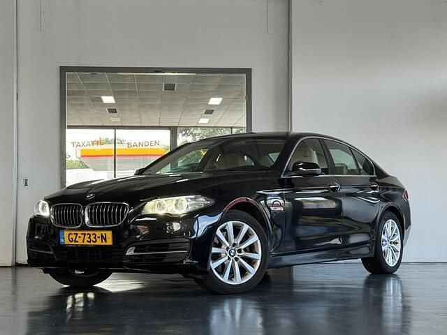 Zwart Gebruikt 2015 BMW 520 Executive Sedan | € 16.295 (Eerlijke prijs) - Afbeelding 1/4