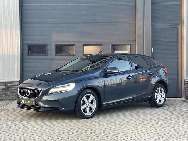 Blauw Gebruikt 2018 Volvo V40 Momentum Stationwagen | € 13.900 (Goede deal) - Afbeelding 1/4