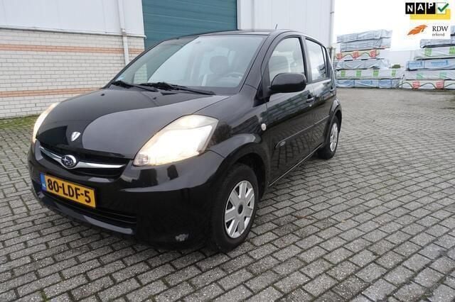 Zwart Gebruikt 2010 Subaru Justy Comfort Hatchback | € 3.250 (Eerlijke prijs) - Afbeelding 1/4