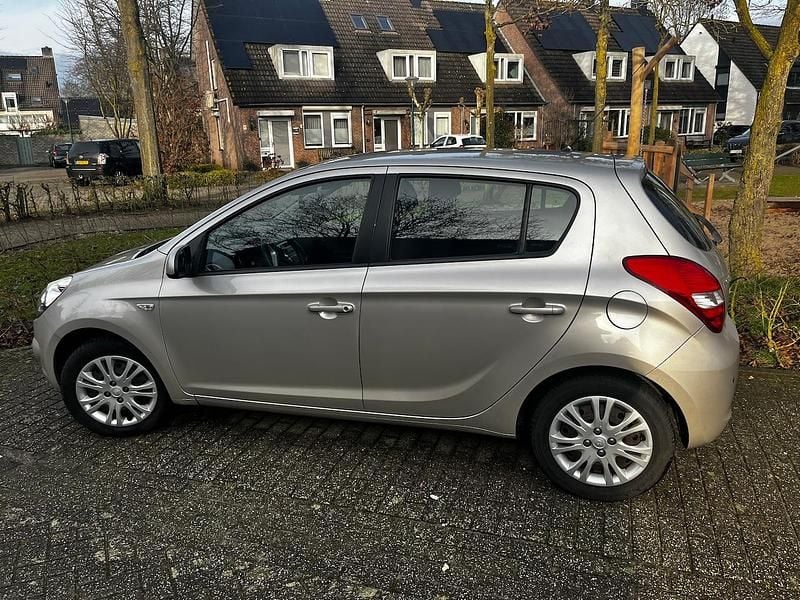 Grijs Occasion 2010 Hyundai i20 Hatchback | € 4.000 (Super prijs) - Afbeelding 1/4