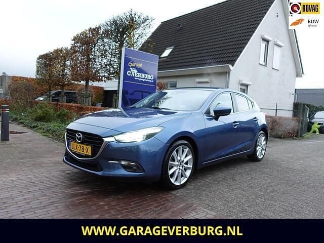 Blauw (metallic) Occasion 2018 Mazda 3 Hatchback | € 17.950 (Eerlijke prijs) - Afbeelding 1/4