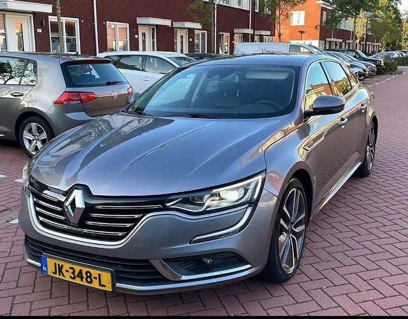 Grijs Gebruikt 2016 Renault Talisman Intens Sedan | € 10.000 (Eerlijke prijs) - Afbeelding 1/4