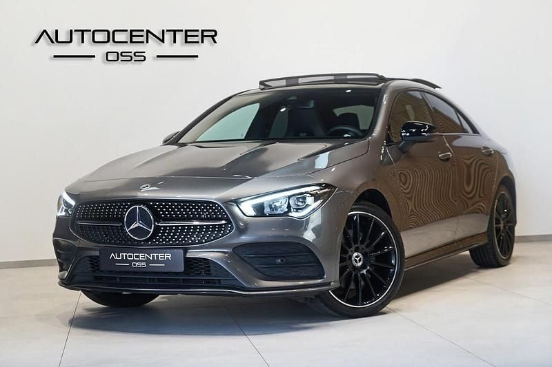 Grijs Gebruikt 2021 Mercedes CLA250e Night Sedan | € 32.745 (Eerlijke prijs) - Afbeelding 1/4