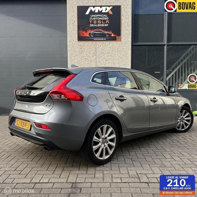 Grijs Gebruikt 2015 Volvo V40 Hatchback | € 12.999 (Eerlijke prijs) - Afbeelding 1/4