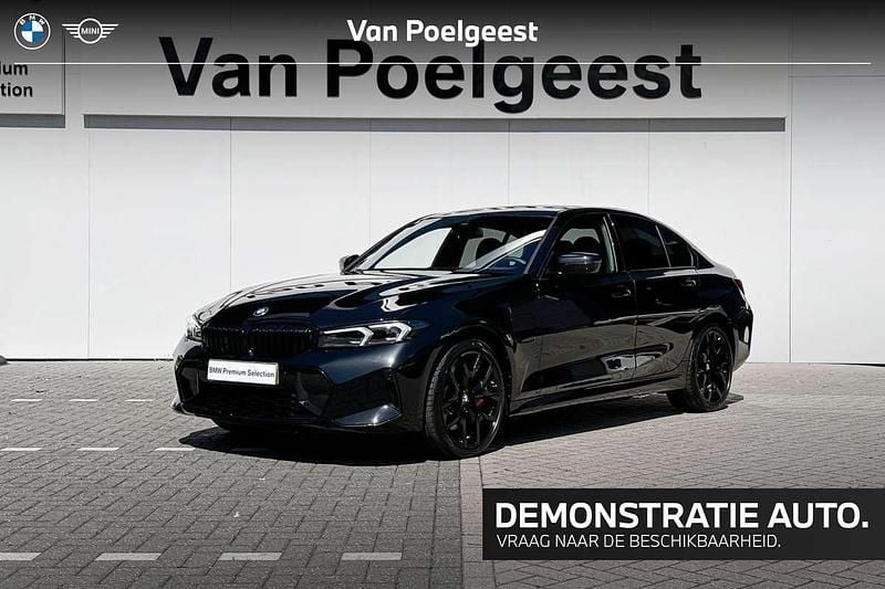 Zwart Gebruikt 2025 BMW 330e Basis Sedan | € 54.900 (Eerlijke prijs) - Afbeelding 1/4