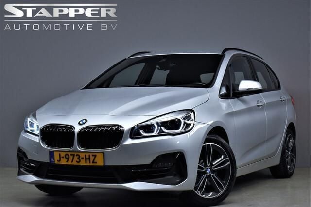 Grijs Gebruikt 2020 BMW 218 Sport Line Stationwagen | € 21.495 (Eerlijke prijs) - Afbeelding 1/4