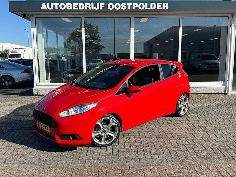 Rood Gebruikt 2015 Ford Fiesta ST Hatchback | € 9.950 (Goede deal) - Afbeelding 1/4