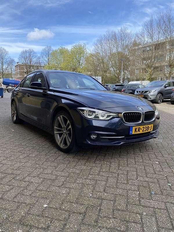 Blauw Gebruikt 2016 BMW 330e iPerformance Sedan | € 19.000 (Eerlijke prijs) - Afbeelding 1/4