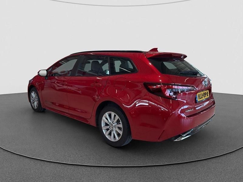 Occasion Toyota Corolla Hybrid Active 127 PK (93 kW) 2025 Rood Stationwagen