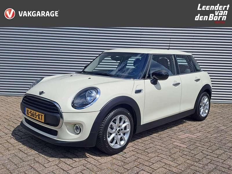 Wit, metallic lak Gebruikt 2021 Mini ONE Business Hatchback | € 20.495 (Eerlijke prijs) - Afbeelding 1/4