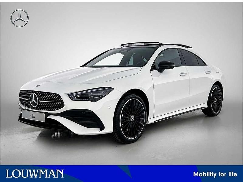 Wit Nieuw 2025 Mercedes CLA250e Business Sedan | € 52.954 (Eerlijke prijs) - Afbeelding 1/4