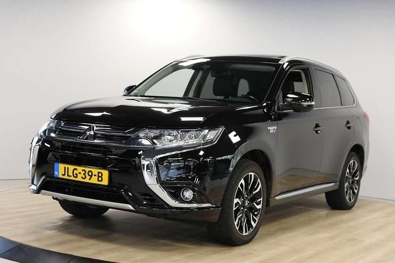 Zwart Gebruikt 2017 Mitsubishi Outlander P-HEV Instyle SUV | € 18.950 (Eerlijke prijs) - Afbeelding 1/4