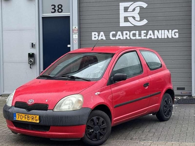 Rood Gebruikt 2000 Toyota Yaris Hatchback | € 799 (Goede deal) - Afbeelding 1/4