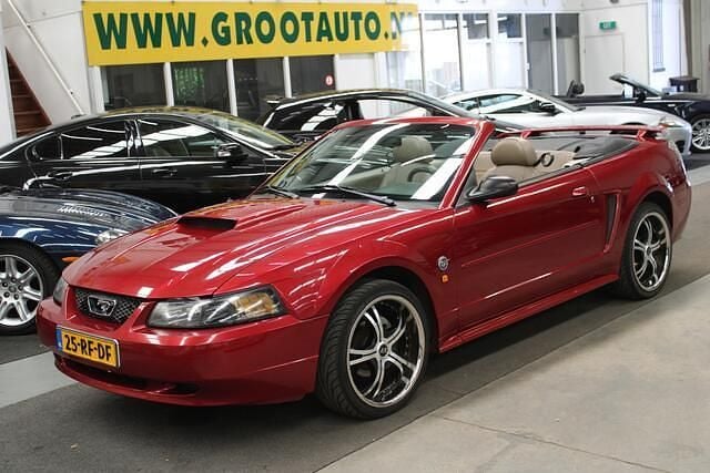 Rood Occasion 2004 Ford Mustang Cabriolet | € 6.944 - Afbeelding 1/4