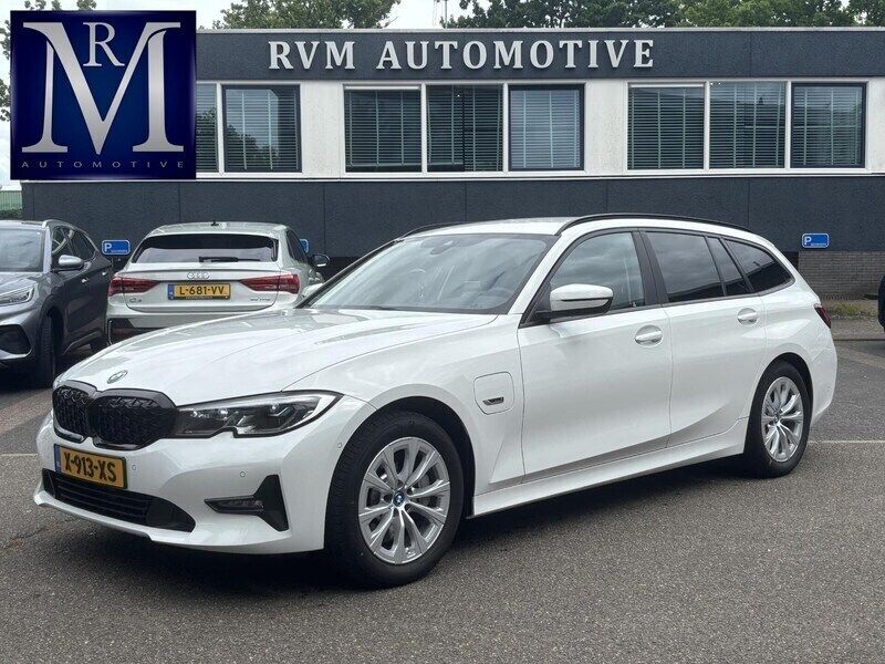 Wit Gebruikt 2021 BMW 330 Executive Stationwagen | € 31.899 (Super prijs) - Afbeelding 1/4