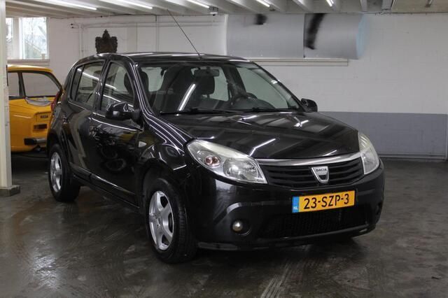 Zwart Gebruikt 2012 Dacia Sandero Lauréate Hatchback | € 3.950 - Afbeelding 1/4