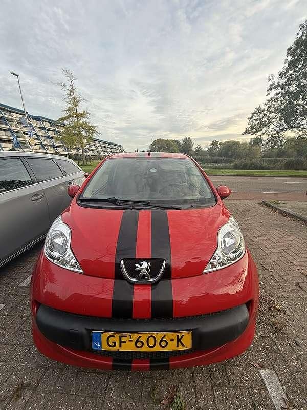 Rood Gebruikt 2005 Peugeot 107 Hatchback | € 2.250 (Duur) - Afbeelding 1/4