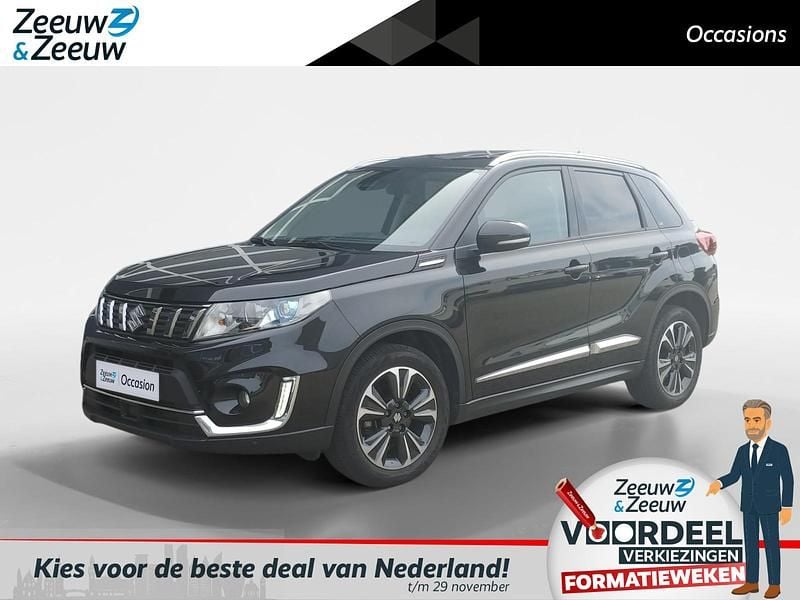 Zwart Gebruikt 2020 Suzuki Vitara SUV | € 20.950 (Eerlijke prijs) - Afbeelding 1/4