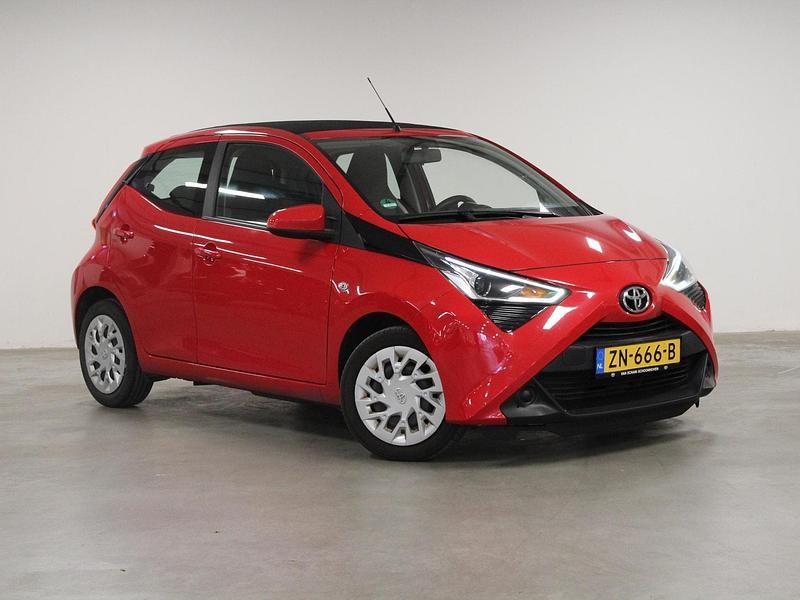 Occasion Toyota Aygo X-play 72 PK (52 kW) 2019 Rood Hatchback