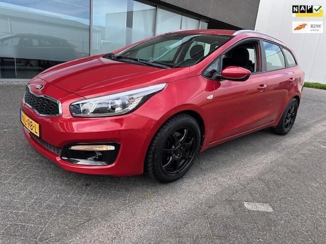 Rood Occasion 2018 Kia Ceed Hatchback | € 11.750 (Goede deal) - Afbeelding 1/4