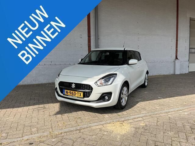 Wit Gebruikt 2021 Suzuki Swift Hatchback | € 19.950 (Eerlijke prijs) - Afbeelding 1/4