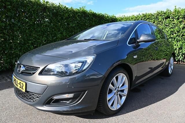 Grijs Gebruikt 2014 Opel Astra Hatchback | € 7.950 (Iets duurder) - Afbeelding 1/4
