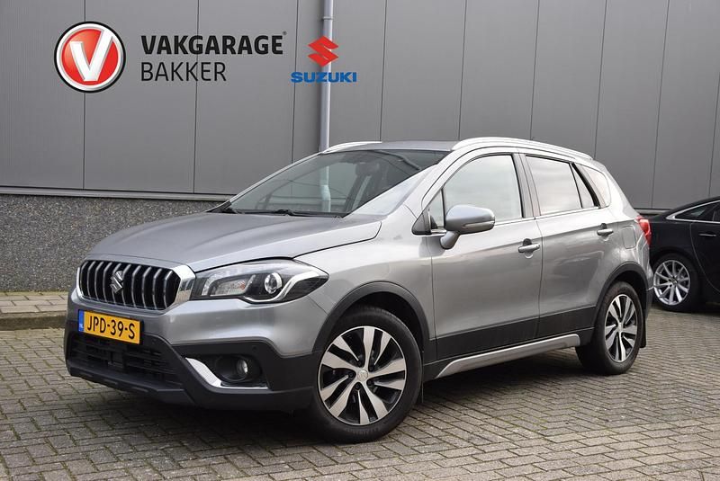 Grijs Gebruikt 2017 Suzuki SX4 S-Cross SUV | € 17.950 (Eerlijke prijs) - Afbeelding 1/4