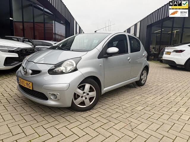 Grijs Gebruikt 2007 Toyota Aygo Sport Hatchback | € 2.650 (Eerlijke prijs) - Afbeelding 1/4