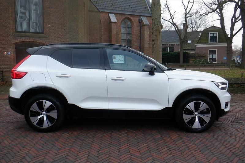 Wit Occasion 2026 Volvo XC40 R-Design SUV | € 27.450 - Afbeelding 1/4