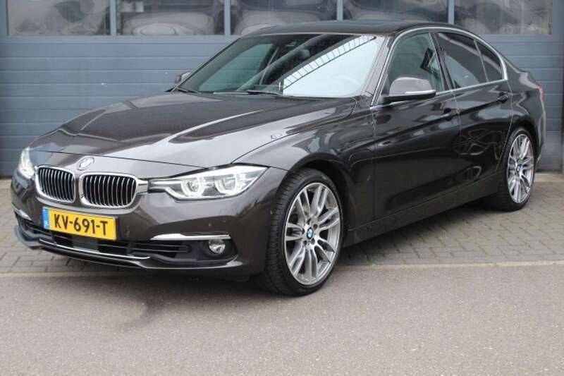 Bruin Gebruikt 2016 BMW 330e Executive Sedan | € 14.999 (Super prijs) - Afbeelding 1/4