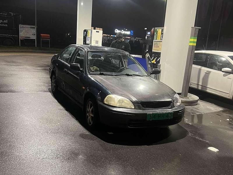 Gebruikt 1997 Honda Civic S Sedan | € 1.500 (Goede deal) - Afbeelding 1/4