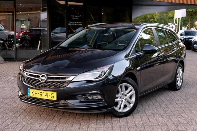 Zwart Gebruikt 2016 Opel Astra Edition Stationwagen | € 5.950 (Goede deal) - Afbeelding 1/4