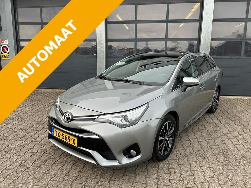 Grijs (metallic) Occasion 2018 Toyota Avensis Skyview Edition Stationwagen | € 21.835 (Eerlijke prijs) - Afbeelding 1/4