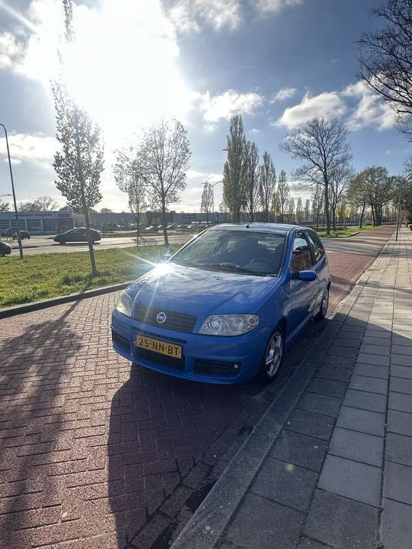 Blauw Gebruikt 2003 Fiat Punto Hatchback | € 870 (Eerlijke prijs) - Afbeelding 1/4