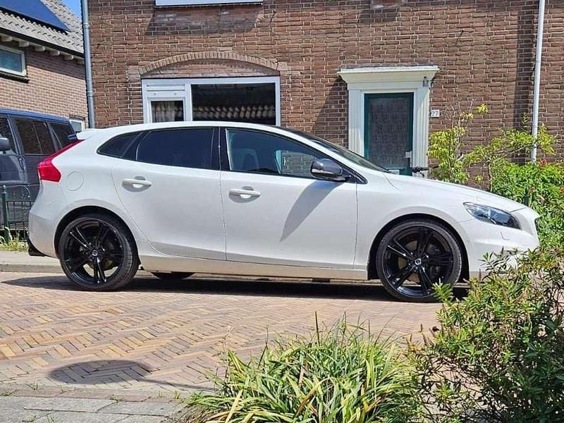 Wit Gebruikt 2015 Volvo V40 Stationwagen | € 13.750 - Afbeelding 1/4