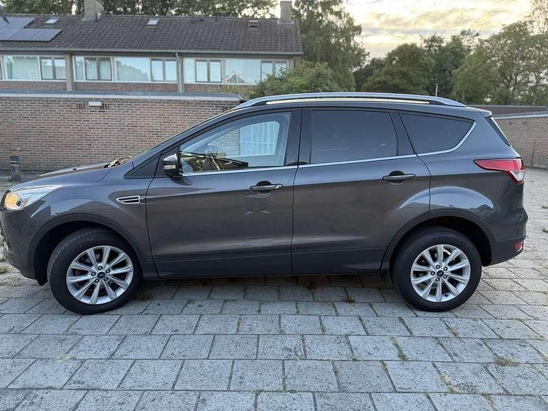Grijs Gebruikt 2016 Ford Kuga Titanium SUV | € 13.500 (Eerlijke prijs) - Afbeelding 1/4
