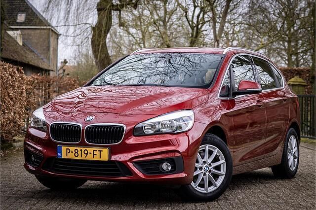 Rood Gebruikt 2014 BMW 218 Executive Stationwagen | € 10.950 (Eerlijke prijs) - Afbeelding 1/4