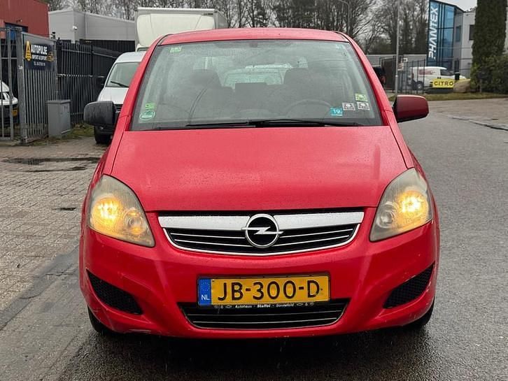 Occasion Opel Zafira Essentia 116 PK (85 kW) 2009 Rood MPV