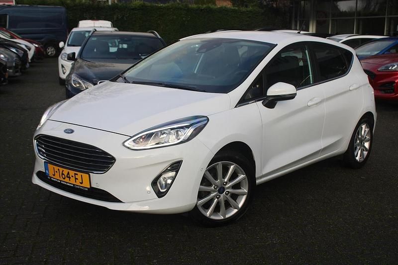 Wit Occasion 2019 Ford Fiesta Titanium Hatchback | € 12.995 (Eerlijke prijs) - Afbeelding 1/4